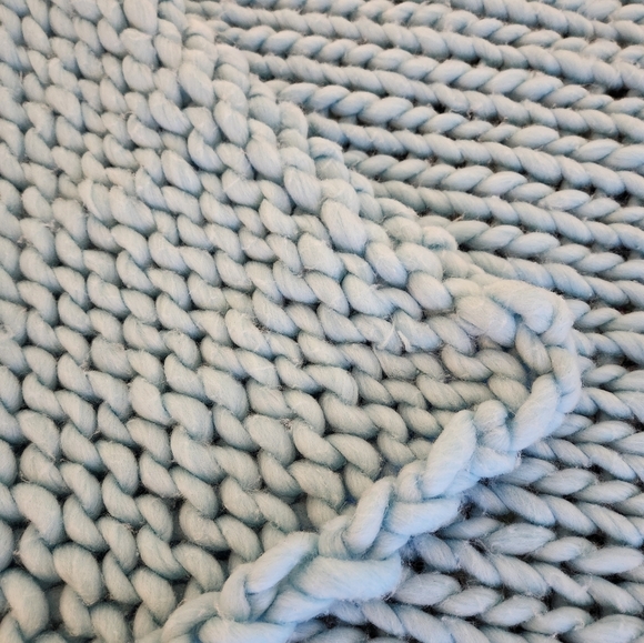 Chunky Knit Throw Blanket - Picture 4 of 10